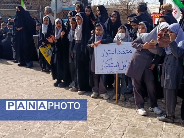 حضور پرشور مردم در راهپیمایی ۲۲ بهمن شهرستان کندر