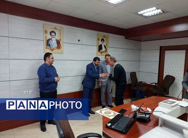  مراسم تقدیر از ناظران و عوامل اجرایی دهمین دوره جشنواره نوجوان خوارزمی شهرستان ملارد 