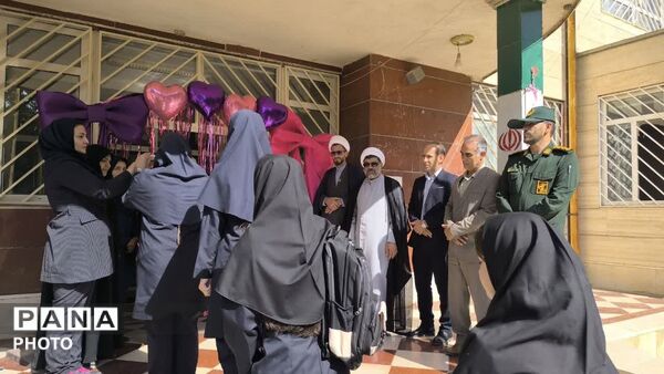 زنگ مهر در دبیرستان دخترانه ام‌البنین منطقه بیرانشهر