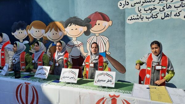 انتخابات شورای دانش‌آموزی در مدرسه غیردولتی «عطرک» یاسوج 