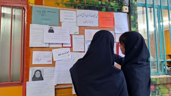  انتخابات شورای دانش آموزی در دبیرستان دخترانه قویدل