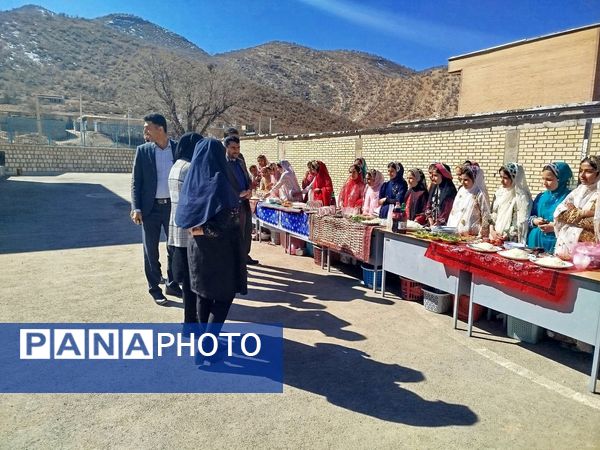 تقدیر از دانش‌آموزان آموزشگاه برکت شهرک مامور