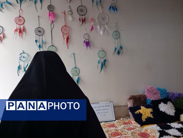 نمایشگاه محصولات دست ساز به مناسبت دهه فجر