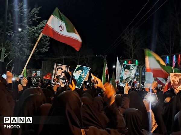 نمایش اقتدار مردم تویسرکان در شب پنجم شهادت رهبر انقلاب