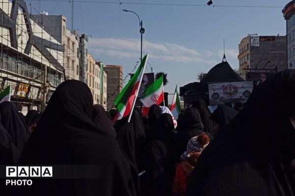 حضور مردم شهرستان رباط‌کریم برای بیعت با سومین رهبر انقلاب