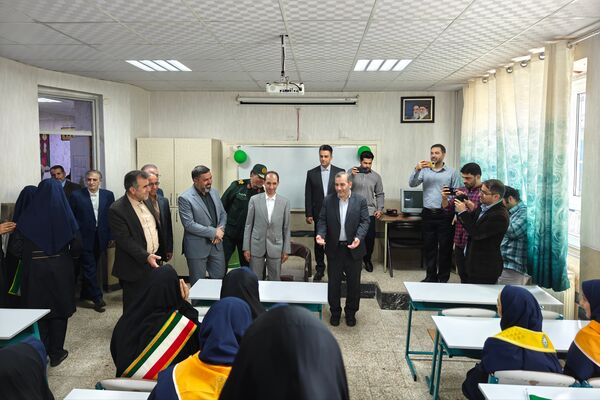 نواختن زنگ مهر و ایثار در دبیرستان عصمتیه کرمانشاه 