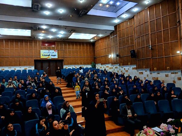 اختتامیه مسابقات «کتاب‌نوش» و «پرسش مهر» و رونمایی از دوره جدیدمسابقه پرسش مهر ریاست جمهوری در کانون شهید فهمیده کرج 