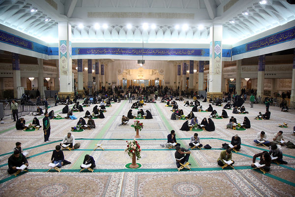 آیین ترتیل خوانی خانوادگی در حرم حضرت معصومه(س)