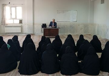 نشستی برای پاسخ به سوال چگونه با نوجوانانمان بهتر ارتباط
 بگیریم؟ 