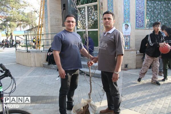 آواربرداری مناطق مسکونی آسیب‌دیده و خدمت‌رسانی  از حملات صهیونیستی آمریکایی در شهرک وحدت فردیس 