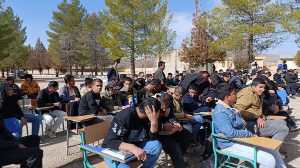 جشن انقلاب در مدرسه نخبگان عشایر 