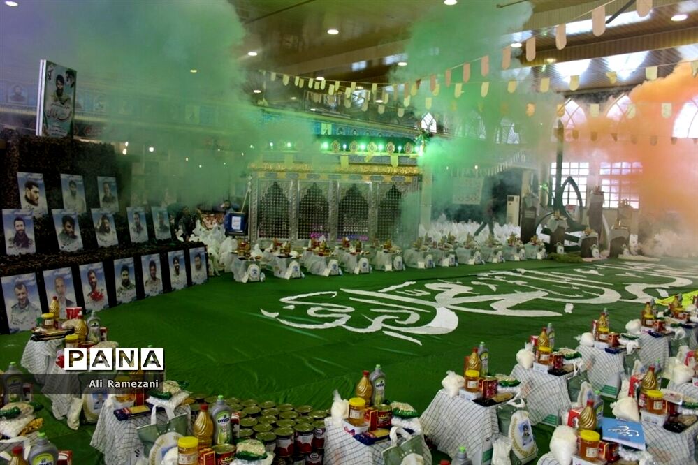 آماده‌سازی بسته‌های معیشتی کمک مومنانه در حسینیه عاشقان ثارالله قائمشهر