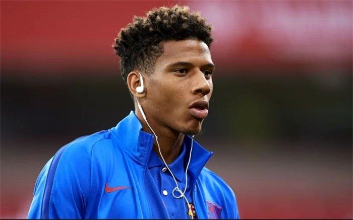 گرگ‌ها مشتری مدافع بارسلونا شدند