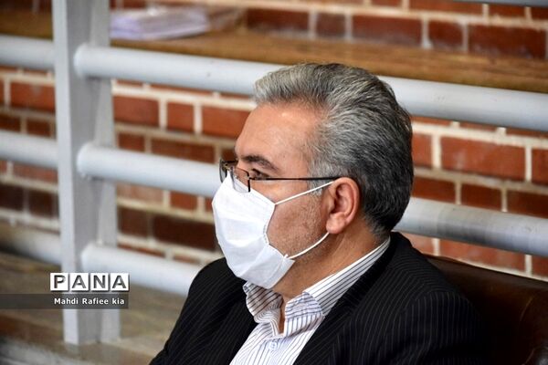رزمایش همدلى ٣١٣بسته حمایتى به مدیریت آموزش و پروش ناحیه ٥ تبریز