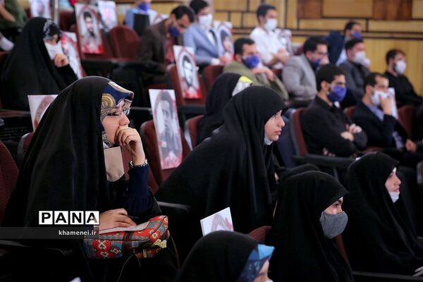 ارتباط تصویری مقام معظم رهبری با نمایندگان تشکل‌های دانشجویی