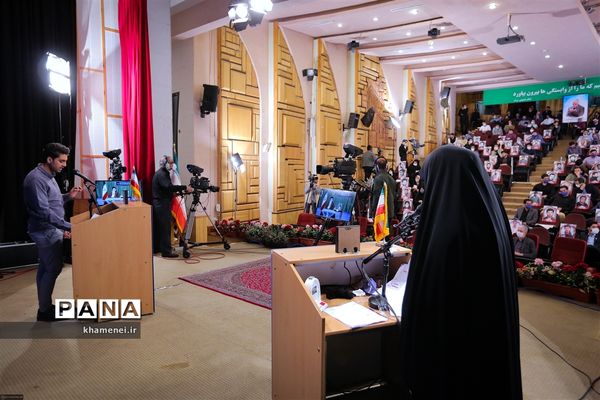 ارتباط تصویری مقام معظم رهبری با نمایندگان تشکل‌های دانشجویی