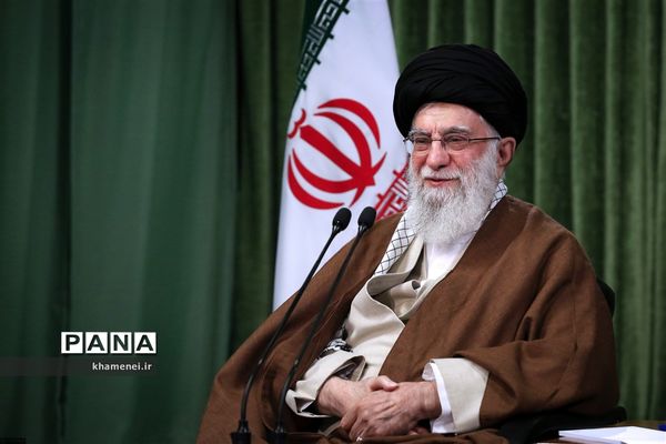 ارتباط تصویری مقام معظم رهبری با نمایندگان تشکل‌های دانشجویی