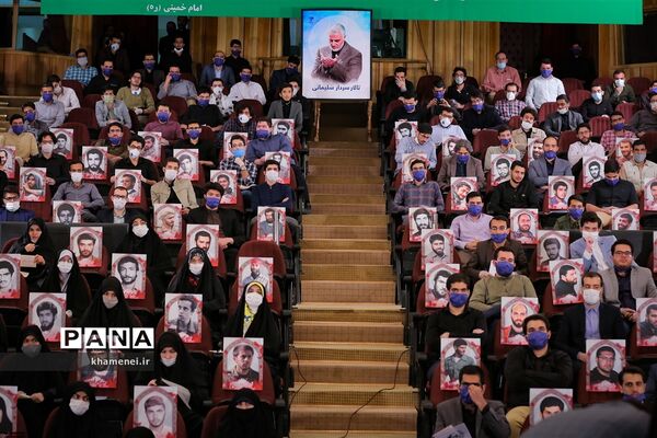 ارتباط تصویری مقام معظم رهبری با نمایندگان تشکل‌های دانشجویی