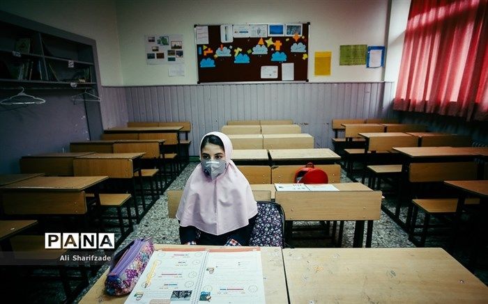 روایت یک مدیر از روند بازگشایی مدرسه‌اش؛ در بدو ورود مدرسه نرگس، دستگاه ضدعفونی‌کننده نصب کردیم
