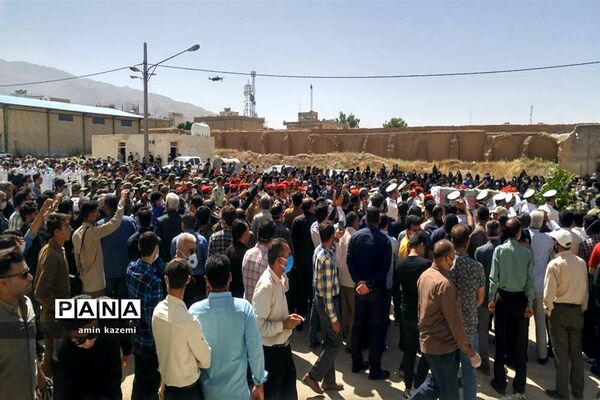 تشییع  ناوبان یکم شهید اسماعیل پور خسرو از شهدای ناو کُنارک در شهرستان داراب