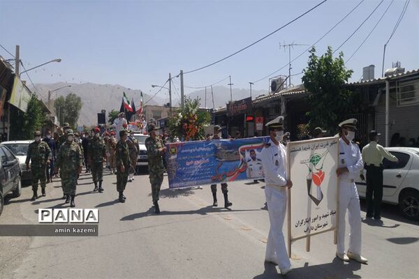 تشییع  ناوبان یکم شهید اسماعیل پور خسرو از شهدای ناو کُنارک در شهرستان داراب