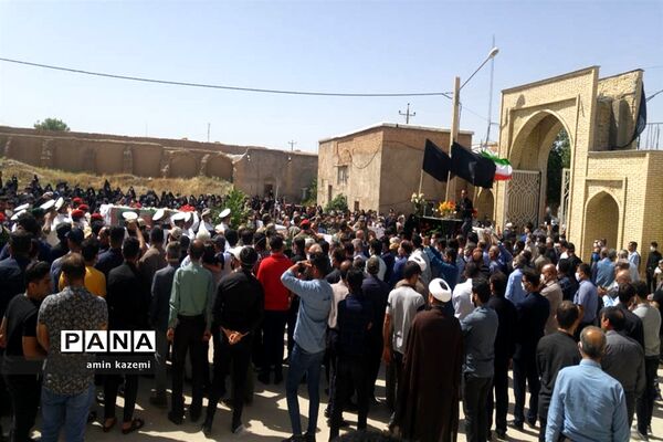تشییع  ناوبان یکم شهید اسماعیل پور خسرو از شهدای ناو کُنارک در شهرستان داراب