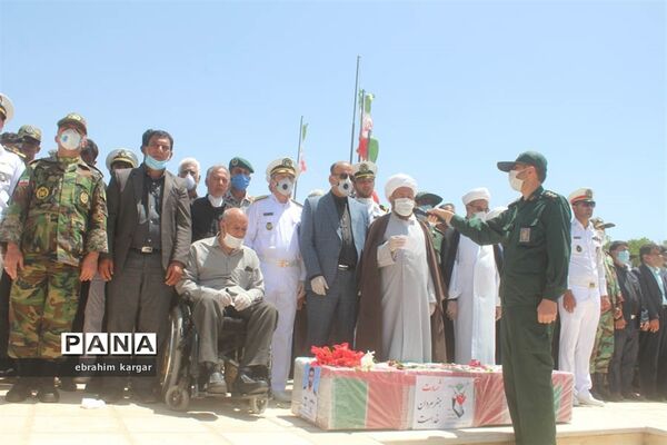 تشییع ناوبان یکم شهید اسماعیل پور خسرو از شهدای ناو کُنارک در شهرستان داراب -2