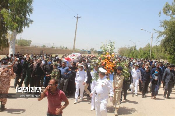 تشییع ناوبان یکم شهید اسماعیل پور خسرو از شهدای ناو کُنارک در شهرستان داراب -2