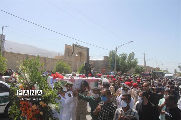 تشییع ناوبان یکم شهید اسماعیل پور خسرو از شهدای ناو کُنارک در شهرستان داراب -2