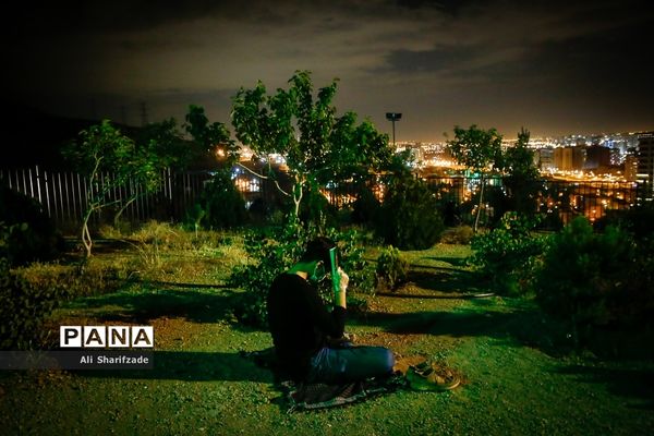 احیای شب بیست و یکم ماه رمضان در مقبره الشهدای چیتگر