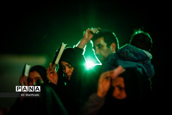 احیای شب بیست و یکم ماه رمضان در مقبره الشهدای چیتگر