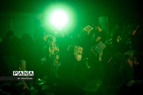 احیای شب بیست و یکم ماه رمضان در مقبره الشهدای چیتگر