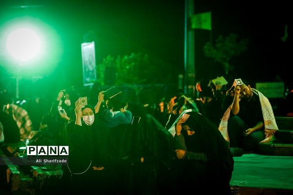 احیای شب بیست و یکم ماه رمضان در مقبره الشهدای چیتگر