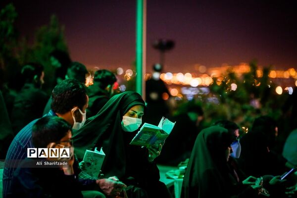 احیای شب بیست و یکم ماه رمضان در مقبره الشهدای چیتگر