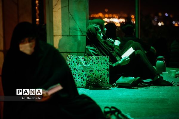 احیای شب بیست و یکم ماه رمضان در مقبره الشهدای چیتگر