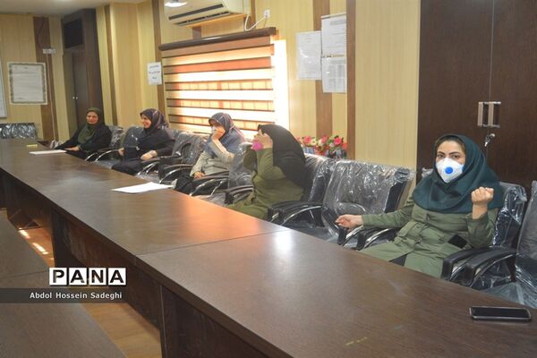جلسه شورای دبیران دبیرستان شهیده سهام خیام  بوشهر