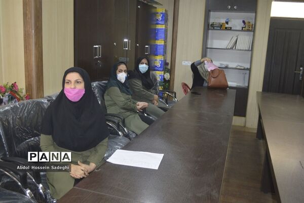 جلسه شورای دبیران دبیرستان شهیده سهام خیام  بوشهر