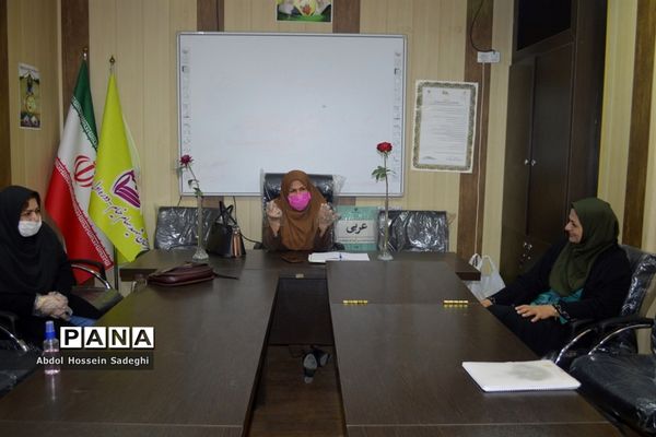 جلسه شورای دبیران دبیرستان شهیده سهام خیام  بوشهر