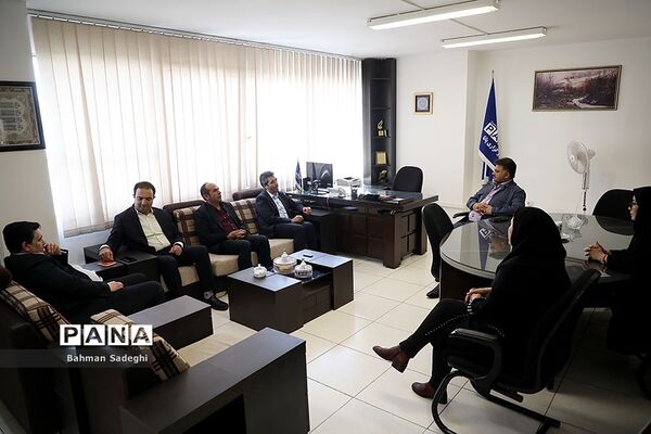 بازدید جمعی از مسئولان ذوب آهن اصفهان از خبرگزاری پانا