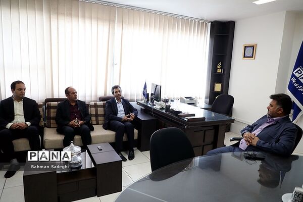 بازدید جمعی از مسئولان ذوب آهن اصفهان از خبرگزاری پانا