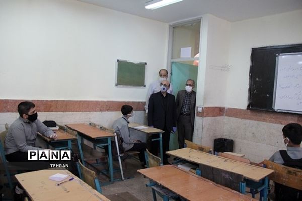 حضور داوطلبانه دانش‌آموزان منطقه 13 در کلاس درس