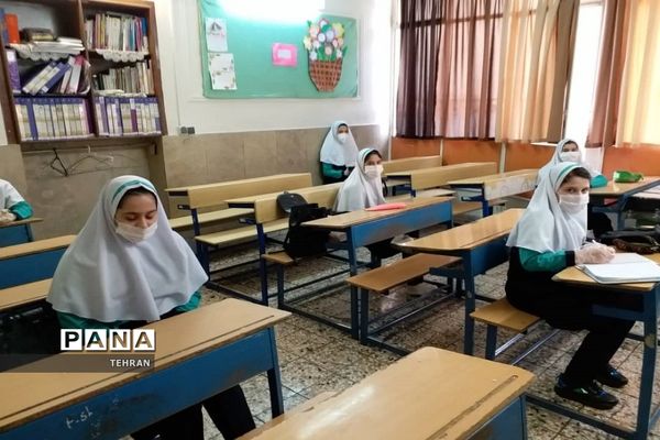 حضور داوطلبانه دانش‌آموزان منطقه 13 در کلاس درس