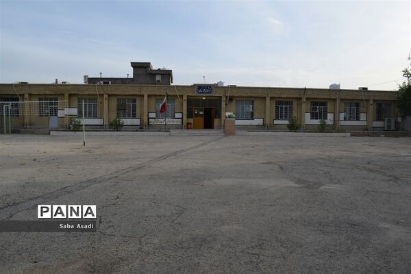 حضور دانش‌آموزان و معلمان در مدارس در روزهای کرونایی گله‌دار