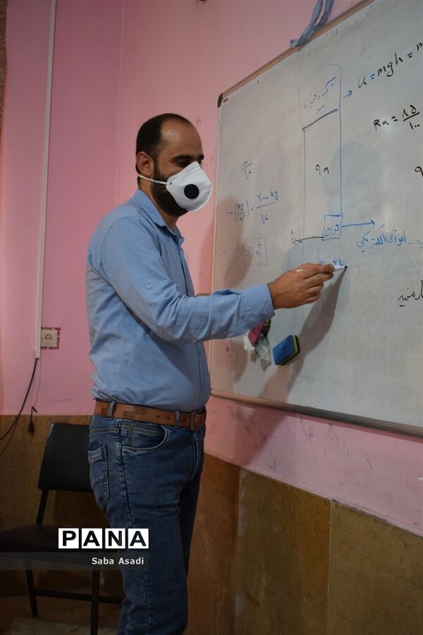 حضور دانش‌آموزان و معلمان در مدارس در روزهای کرونایی گله‌دار