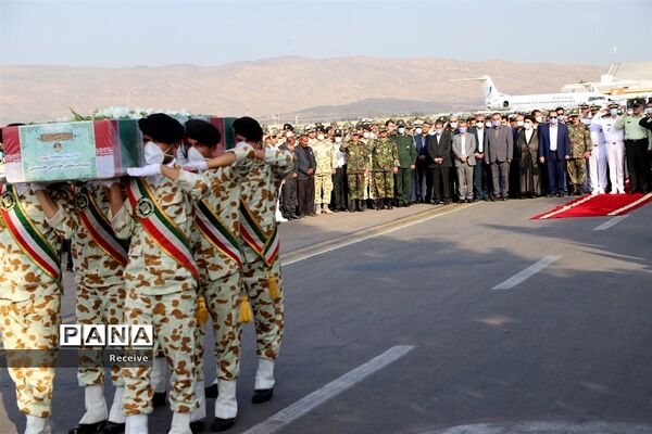 استقبال از شهدای ناوچه کنارک در شیراز