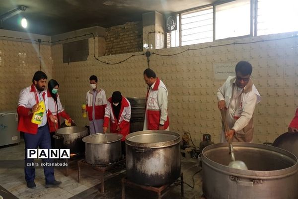 طبخ و توزیع یک هزار پرس غذای گرم میان نیازمندان جنوب سیستان و بلوچستان