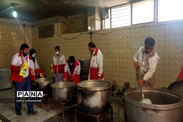 طبخ و توزیع یک هزار پرس غذای گرم میان نیازمندان جنوب سیستان و بلوچستان