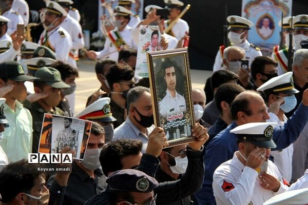 تشییع پیکر پاک ۵ شهید حادثه شناور کنارک نیروی دریایی ارتش در بوشهر