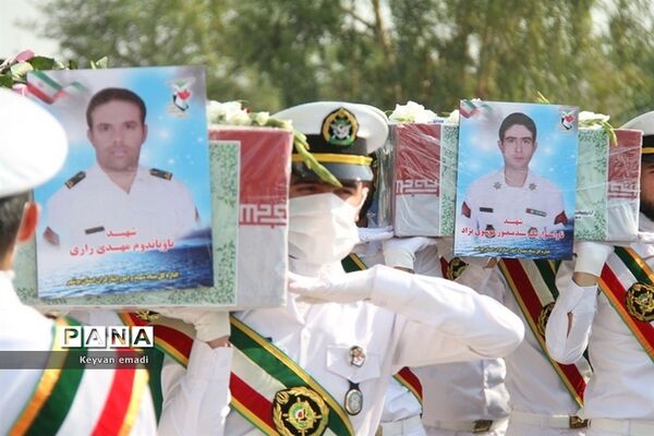 تشییع پیکر پاک ۵ شهید حادثه شناور کنارک نیروی دریایی ارتش در بوشهر