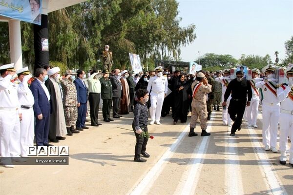 تشییع پیکر پاک ۵ شهید حادثه شناور کنارک نیروی دریایی ارتش در بوشهر